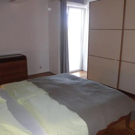 Preka Apartment *