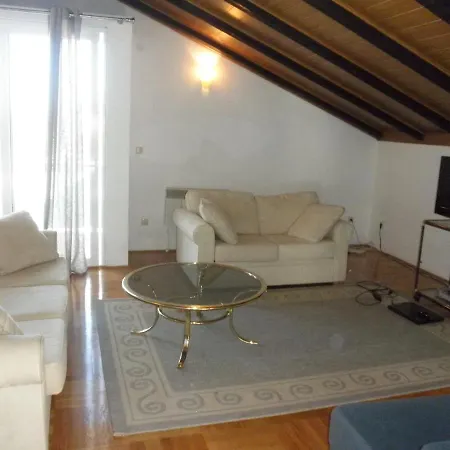 Apartament Preka Palit